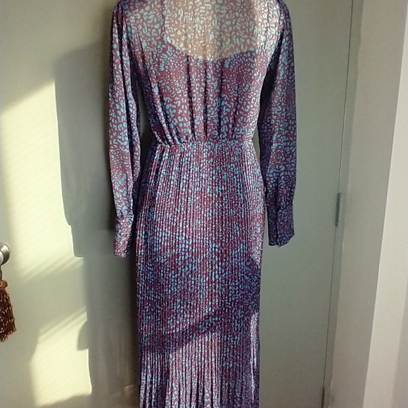 POLY PLEATED SECRETARY DRESS - Picture 5 of 11